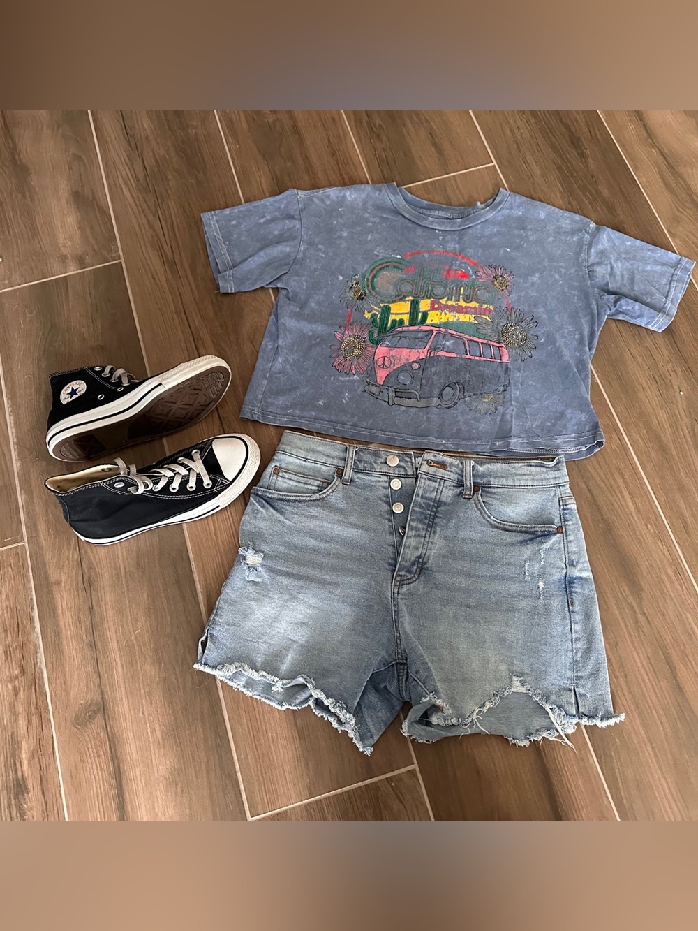 Social Culture California Dreamin Acid Wash Crop Tee S